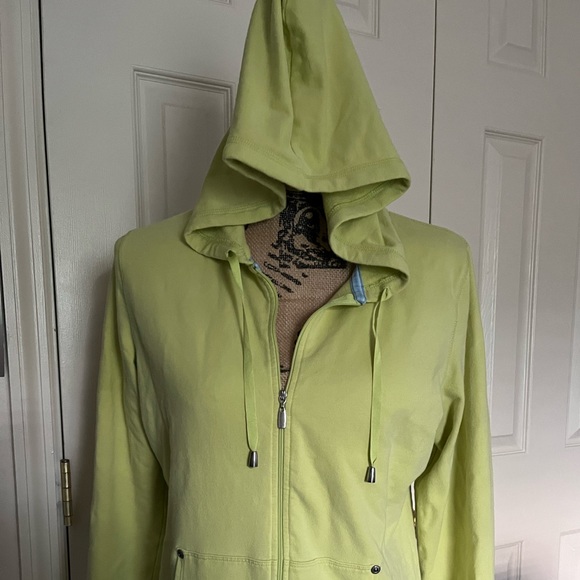Lightweight hooded jacket - Picture 2 of 3